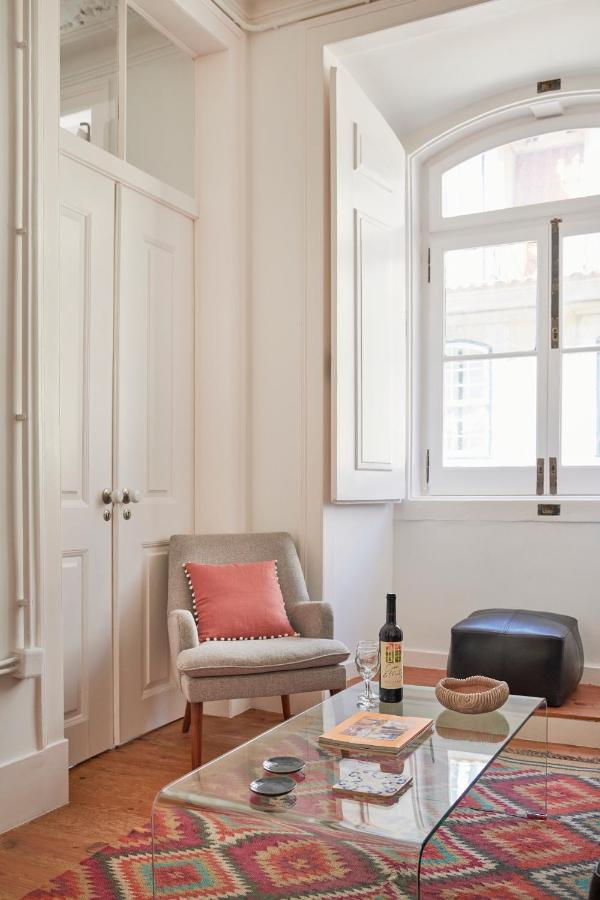 Sunny Pink Street Historical Apt, By Timecooler Lisboa Exteriör bild