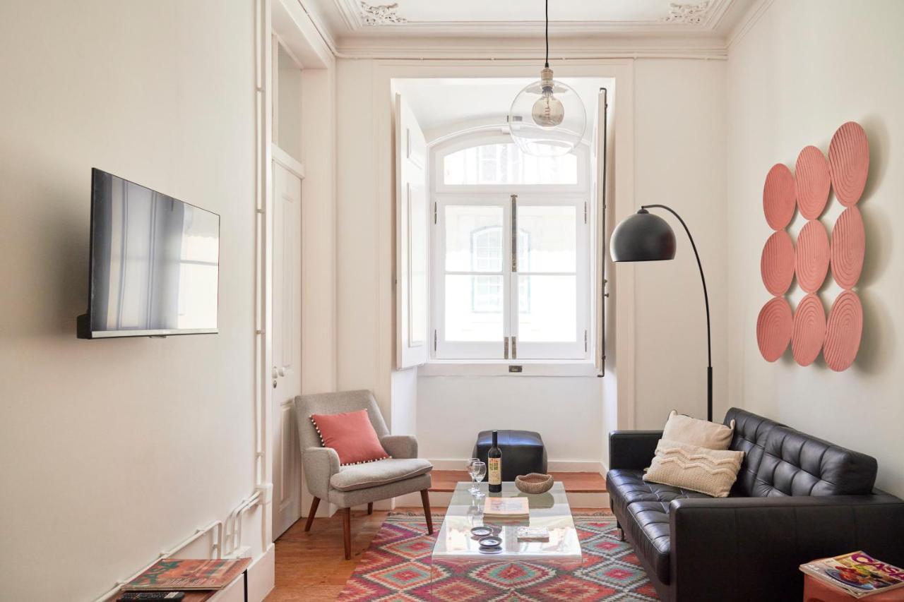 Sunny Pink Street Historical Apt, By Timecooler Lisboa Exteriör bild