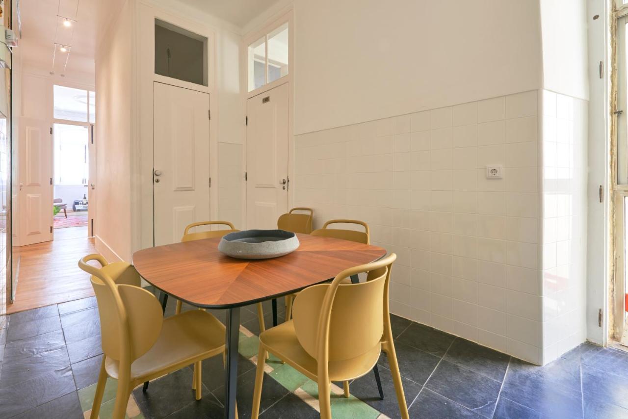 Sunny Pink Street Historical Apt, By Timecooler Lisboa Exteriör bild