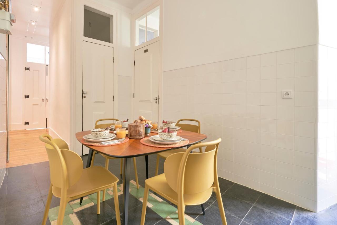 Sunny Pink Street Historical Apt, By Timecooler Lisboa Exteriör bild
