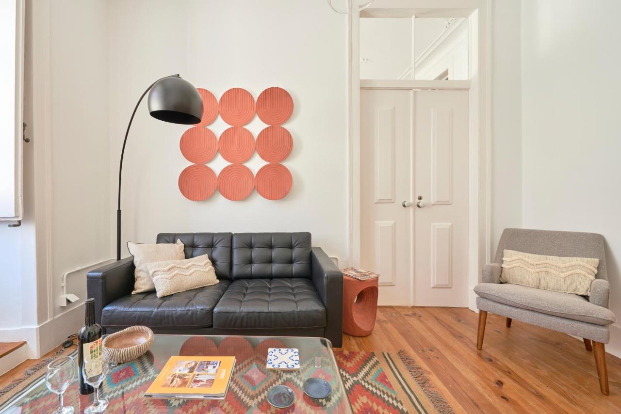 Sunny Pink Street Historical Apt, By Timecooler Lisboa Exteriör bild